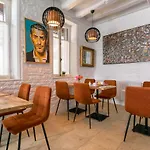 Le Boutique 3* Beaune (Cote d'Or)